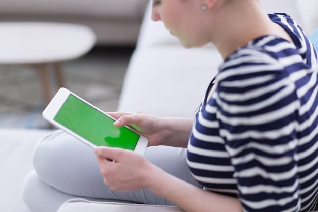 A user interacting with a smartphone app showing the PIS/Pasep balance, with focus on the screen display and user's hand. The app interface is clean and user-friendly.
