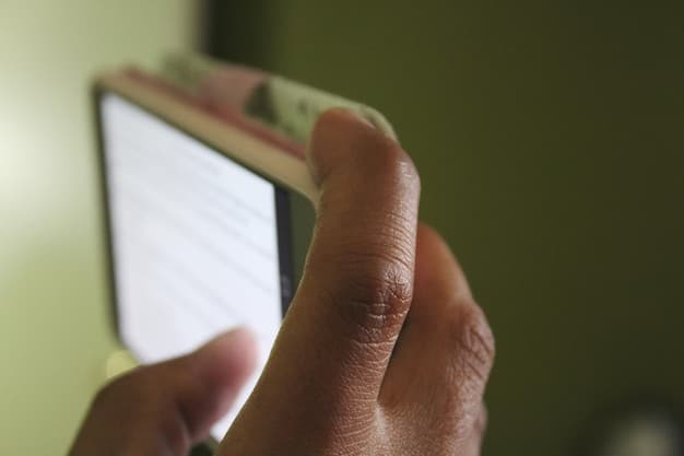 A close-up image of a smartphone screen showing the e-Título app interface, with the voter's information and electoral status displayed clearly.