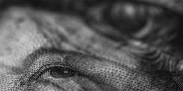 Dólar Dispara a R$5,40: Análise e Estratégias para Empresas e Investidores - Cover Image